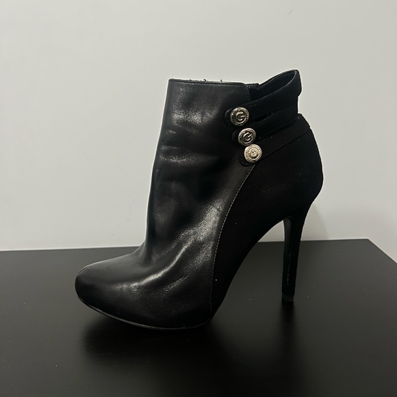 Guess women’s leather button heel booties - Picture 2 of 8